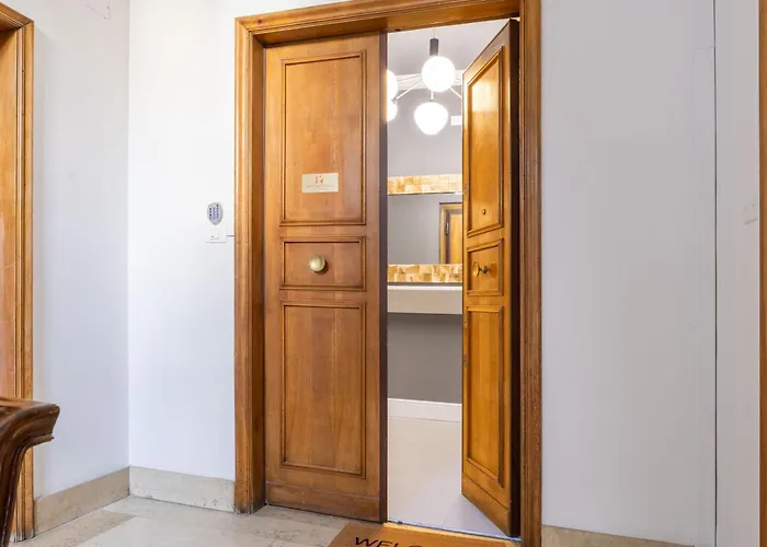 Pier Capponi 17 & 4* Florence